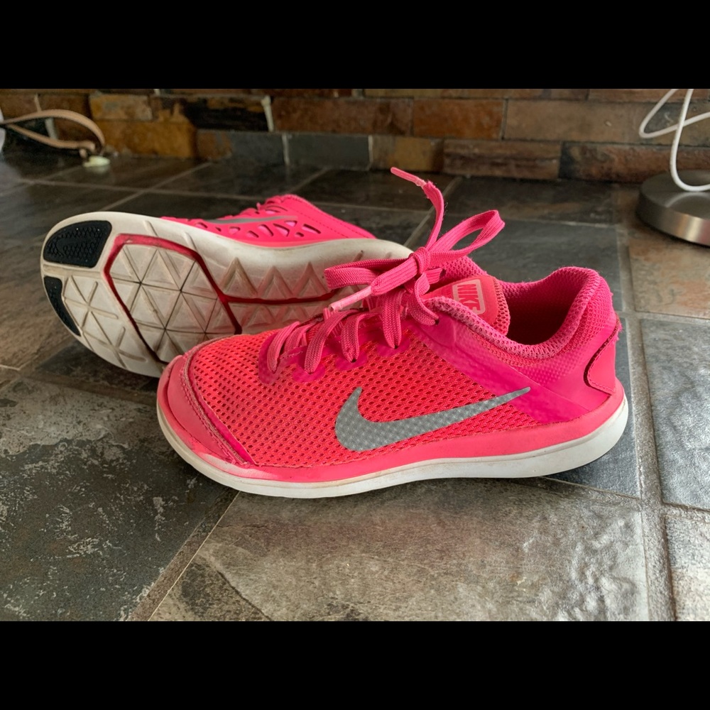 Girls pink nikes